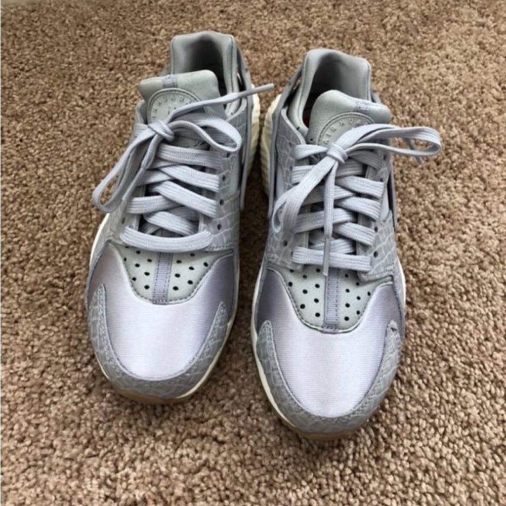 Nike Huraches sneakers